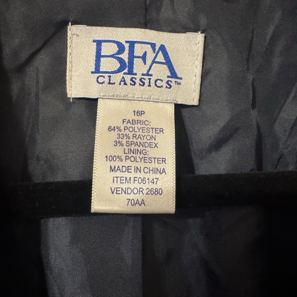 Vintage BFA Women's Elegant Navy Blazer - Picture 2 of 10